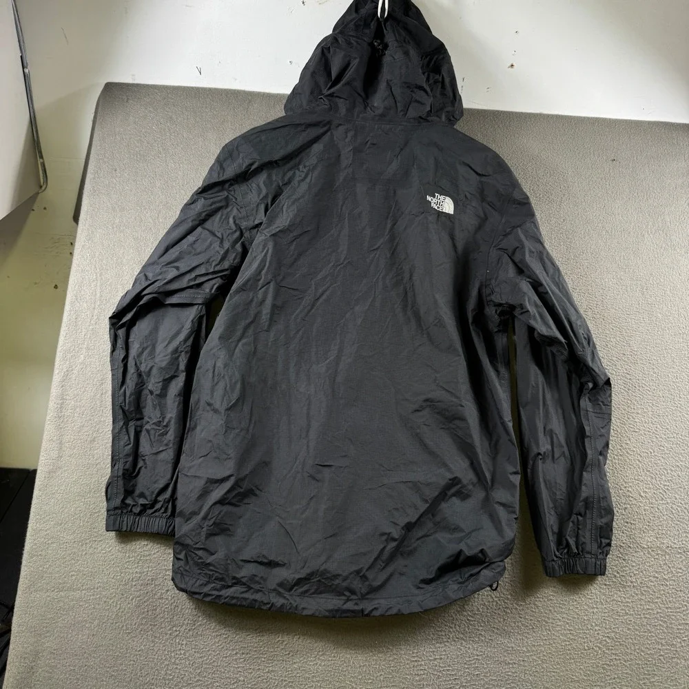 The North Face HyVent 2.5L Rain Jacket Men M Black Hooded Waterproof Windbreaker